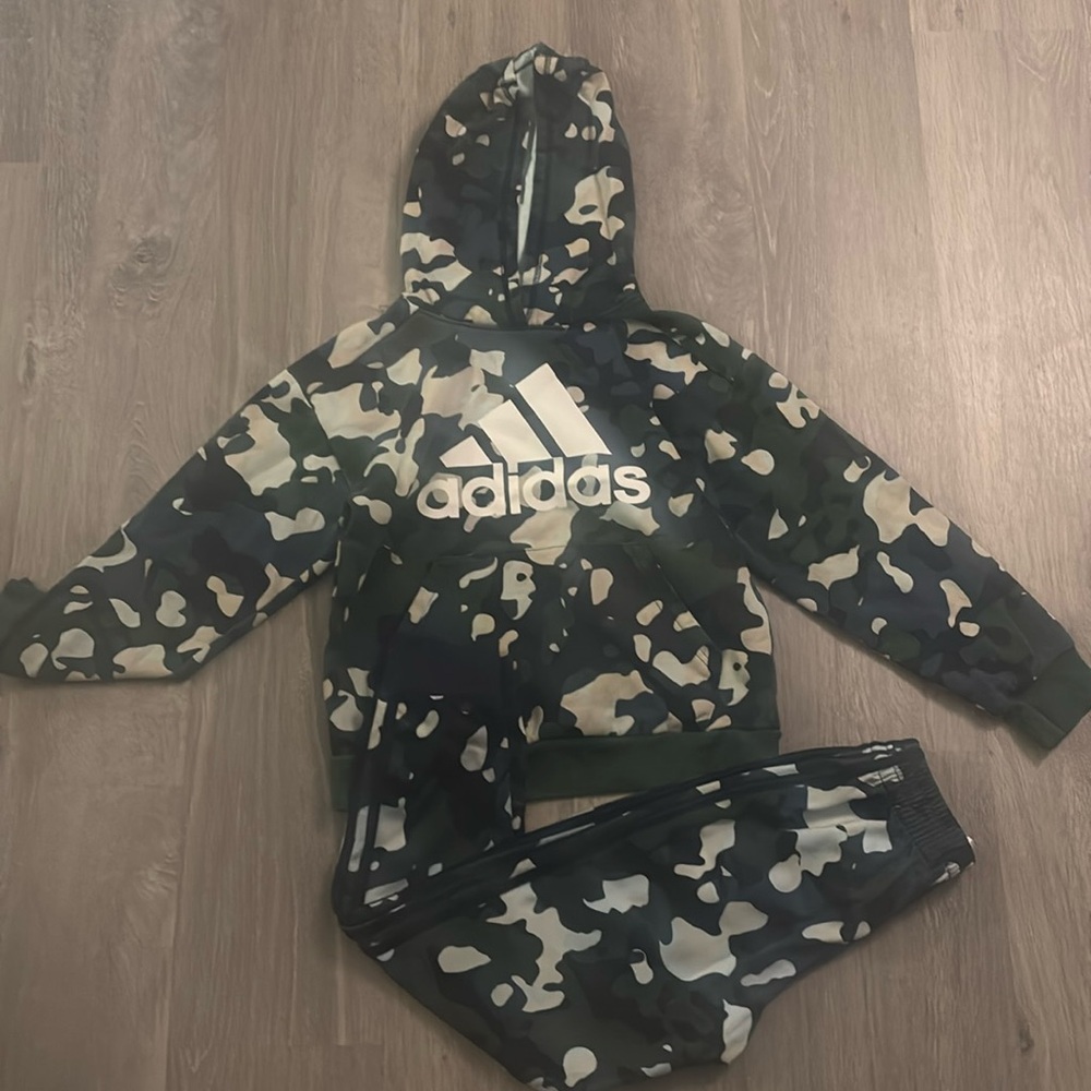 Size 8 adidas sweatsuit